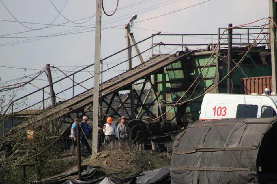 В шахте уже работают два звена горноспасателей РФ. Фото: lug-info.com
