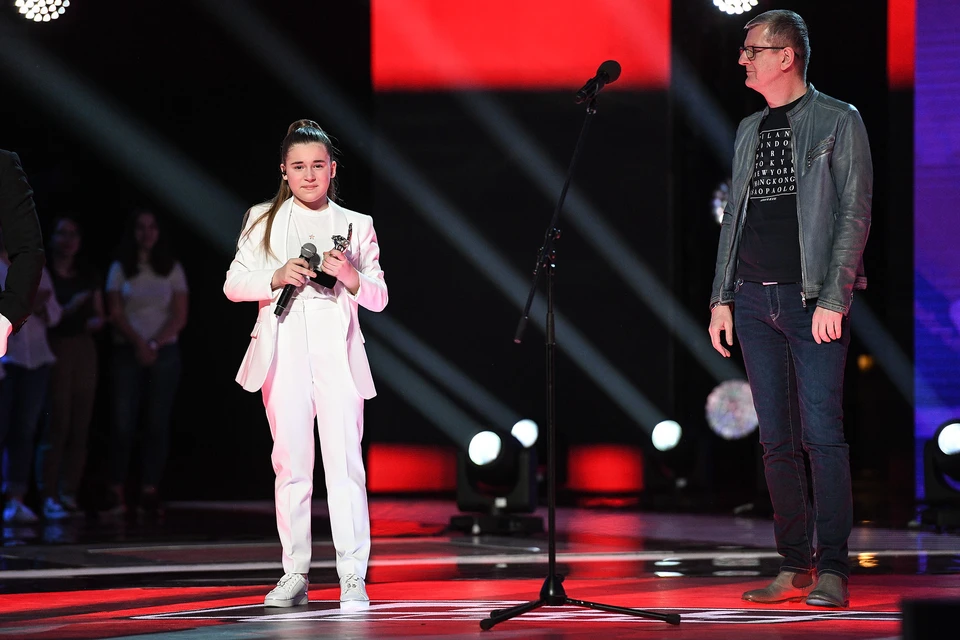 Некоторые зрители обвинили шоу "Голос. Дети" в подтасовке голосов в пользу дочки Алсу - Микеллы Абрамовой. Фото: Максим Ли