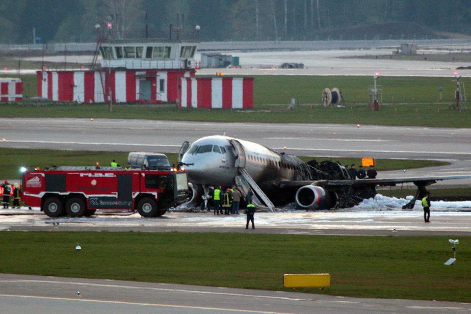 Борт «Москва-Мурманск» совершил аварийную посадку в аэропорту «Шереметьево» вечером, 5 мая. Пожар унес жизни 41 человека, в том числе двоих детей