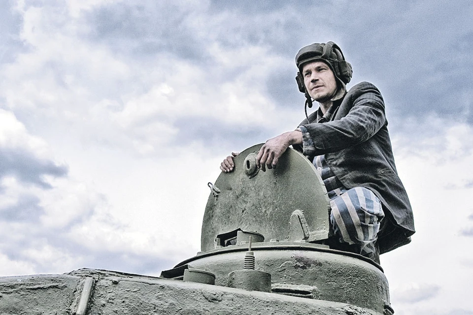 Александр Петров в роли бравого танкиста в блокбастере «Т-34». Фото: Кадр из фильма