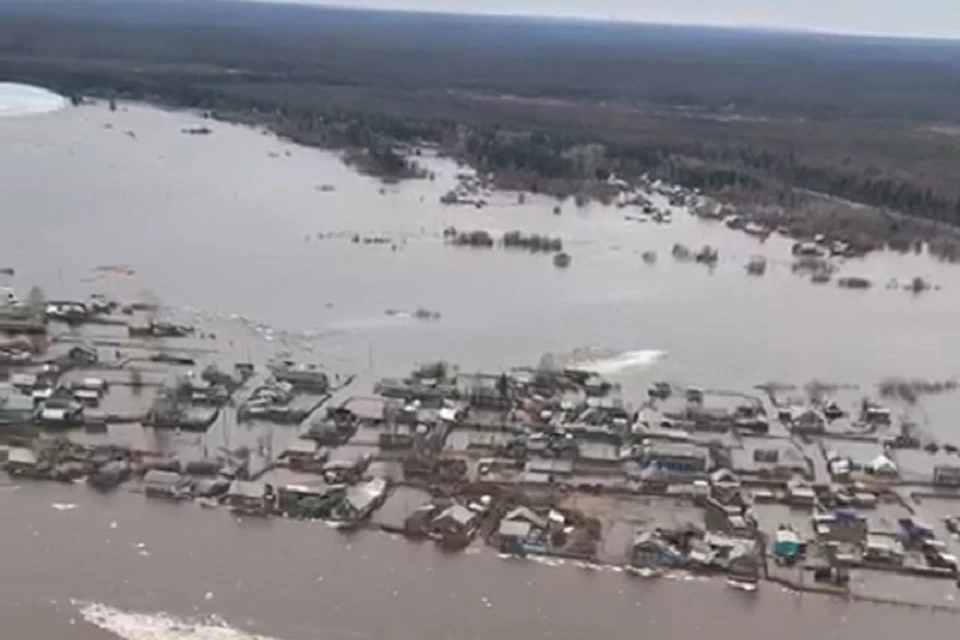 Паводки в Иркутской области: дома 116 человек подтопило в селе Преображенка.