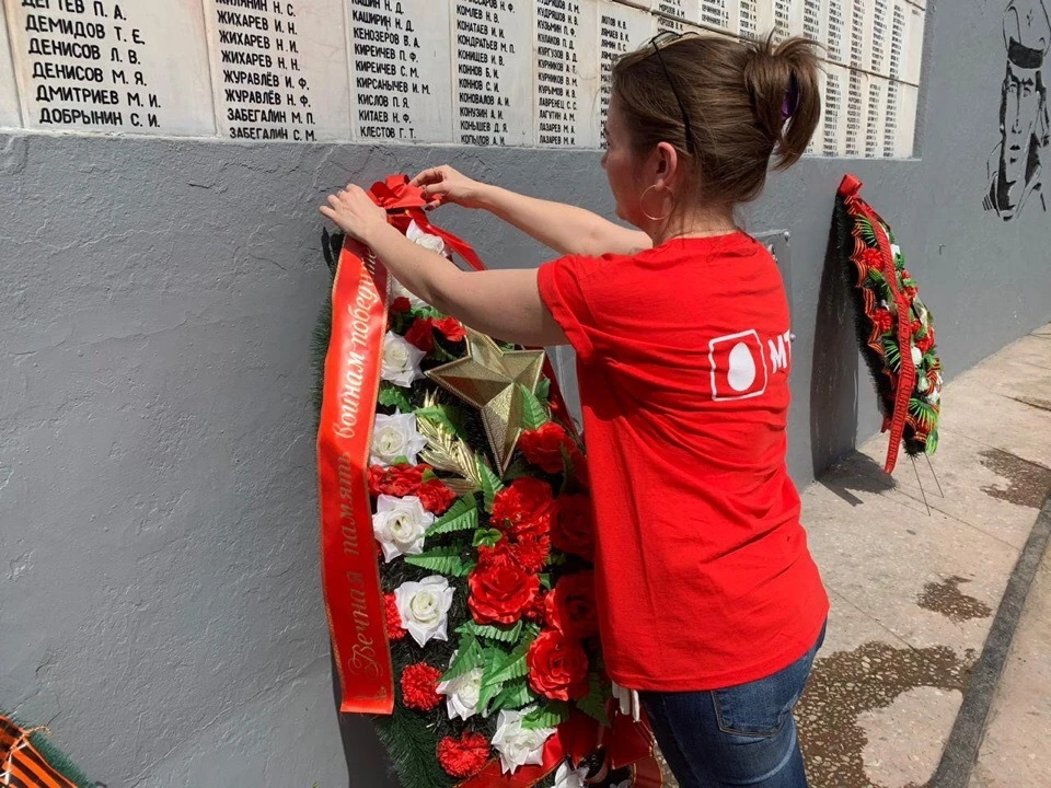 Волонтеры МТС отремонтировали и благоустроили мемориал ВОВ в Балахне