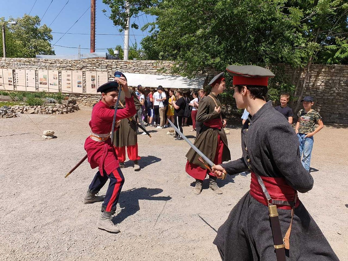 Международный фестиваль «Оборона Таганрога 1855 года» 2019: 40 тысяч  гостей, реконструкция и фейерверк - KP.RU