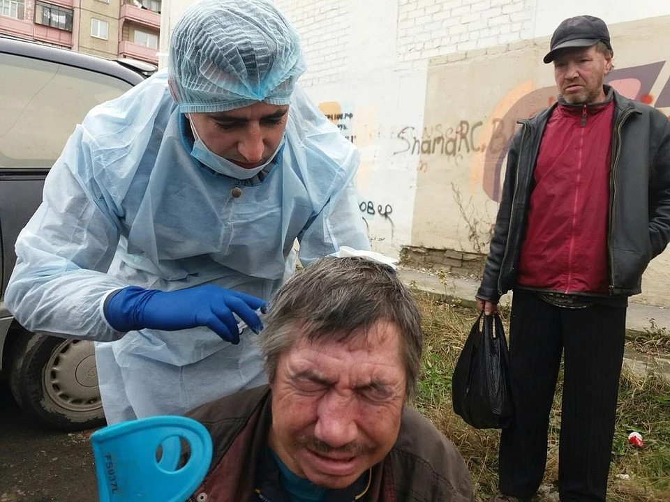 Доктор Женя по выходным лечит бродяг в Челябинске. Фото: проект «Другая медицина»