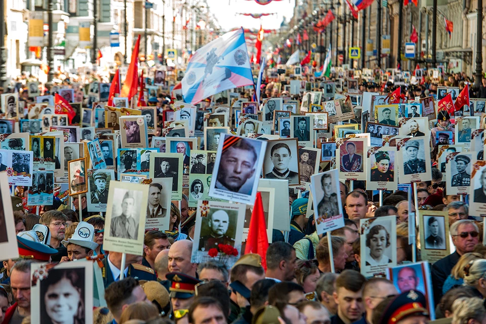 Вот уже почти десять лет в День Победы 9 мая жители со всех уголков мира выходят на улицу с портретами участников Великой Отечественной войны для того, чтобы выразить благодарность ветеранам и почтить память своих предков.