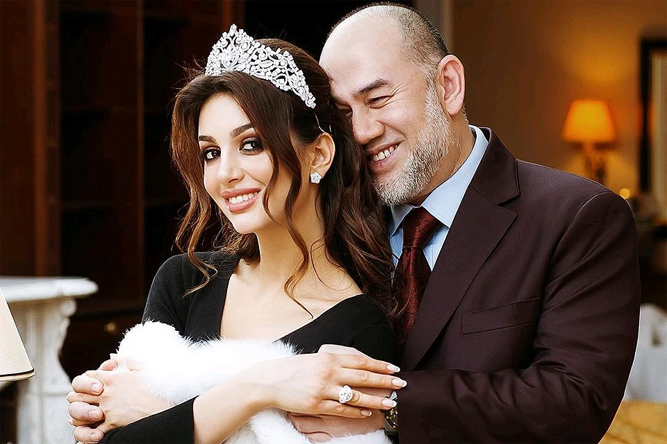 Бывший король Малайзии и обладательница титула "Мисс Москва 2015" стали счастливыми родителями.