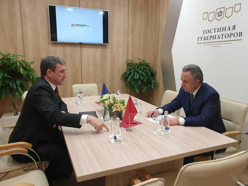 Глава Приамурья Василий Орлов встретился с заместителем председателя правительства РФ Виталием Мутко.