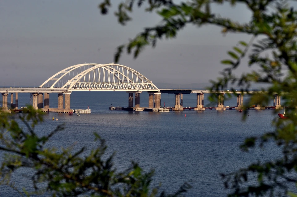 Крымский мост - зримый символ развития полуострова. Только вперед!