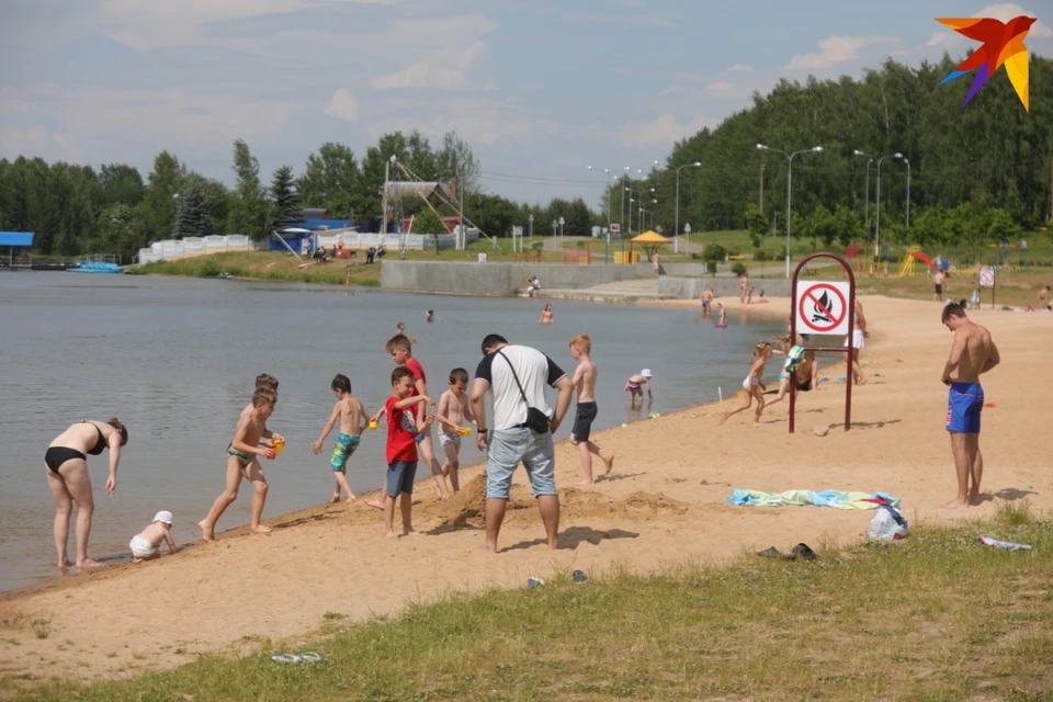 Август можно ли купаться. Комсомольское озеро Минск. Стайки Минск пляж. Клязьминское водохранилище купание пляж. Озера в Минске для купания.