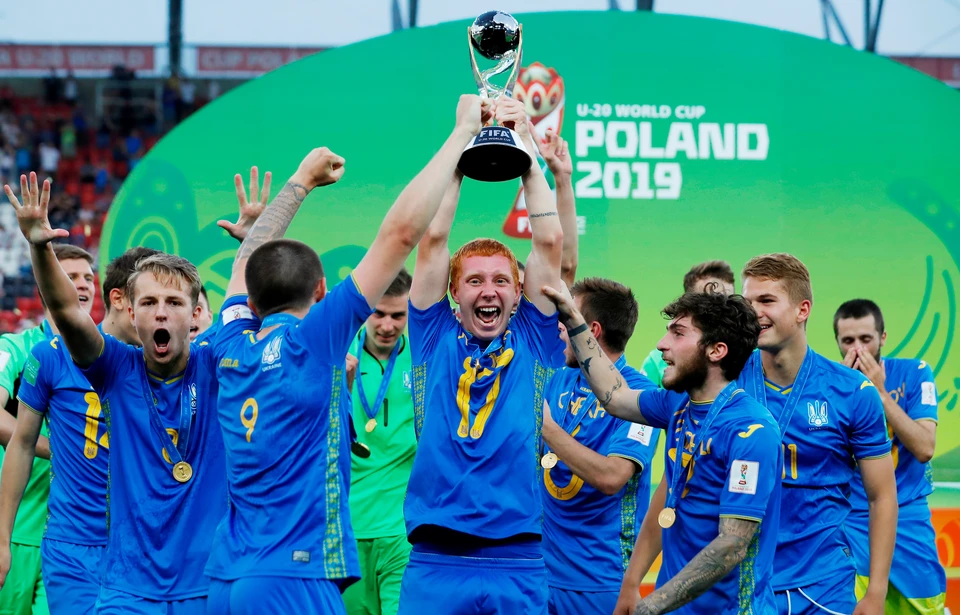Сборная Украины - чемпион мира по футболу среди молодежных команд.