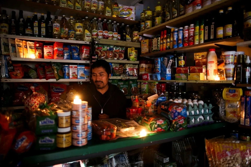 Южная Америка погрузилась во мрак: продавец в Буэнос-Айресе