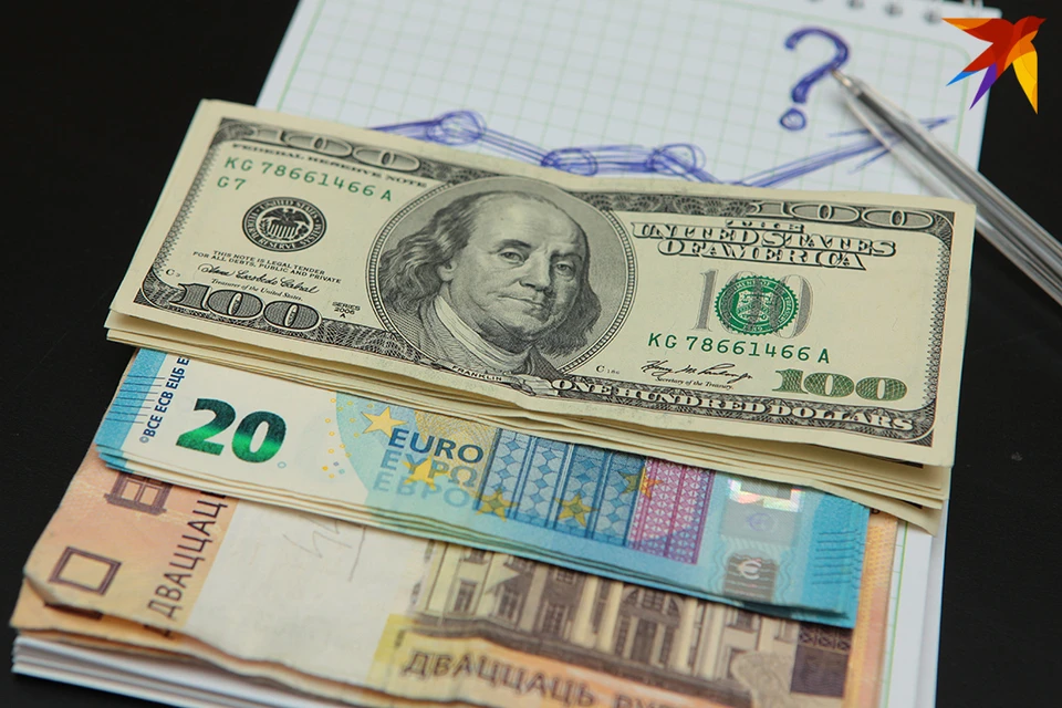 Две трети белорусов по-прежнему считают, что деньги надо хранить в валюте