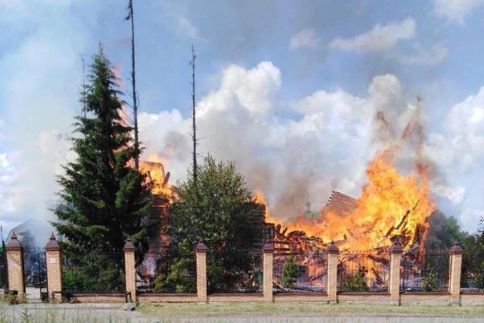 В поселке Чимеево Курганской области сгорел мужской монастырь.