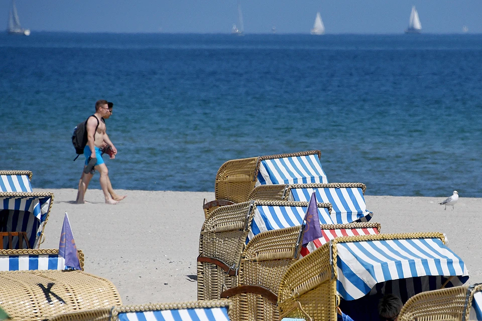 39% туристов едут на пляжи или на экскурсии вместе со своими супругами и детьми.
