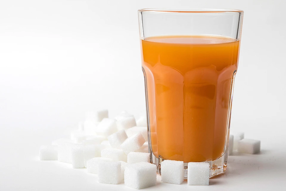 Французские ученые ополчились на натуральные соки из-за содержащегося в них сахара.
