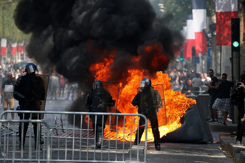 Беспорядки в центре Парижа.