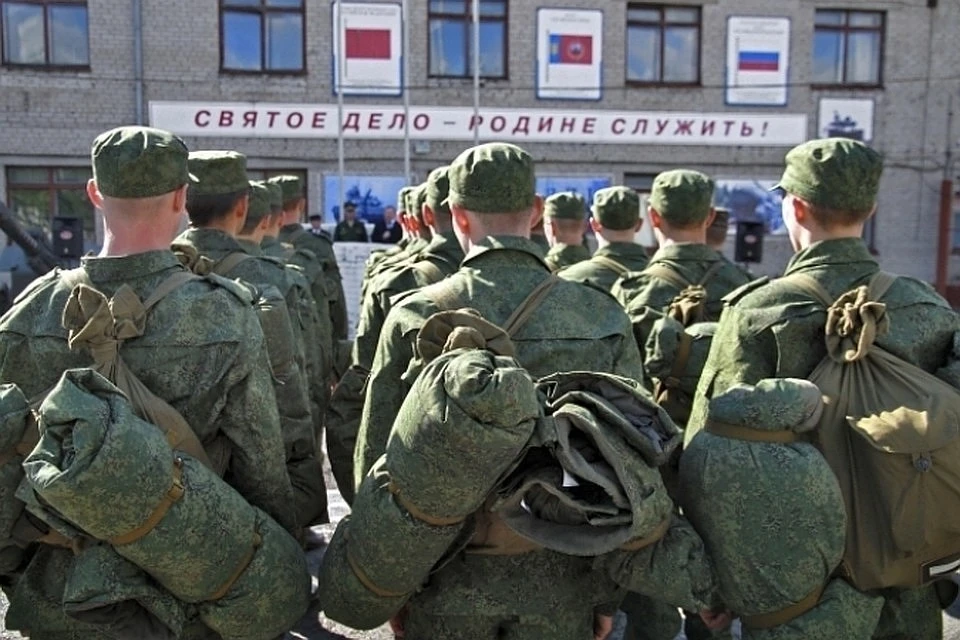 Профессионалов в армии поддержат рублем: Солдатам-контрактникам резко увеличат зарплаты уже с 1 сентября