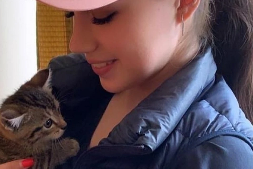 Алина Загитова с котиком.