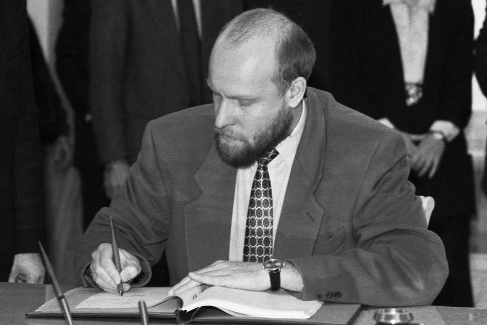 Федор Шелов-Коведяев во время подписания конвенции, 1992 год. Фото Соболев Валентин/Фотохроника ТАСС