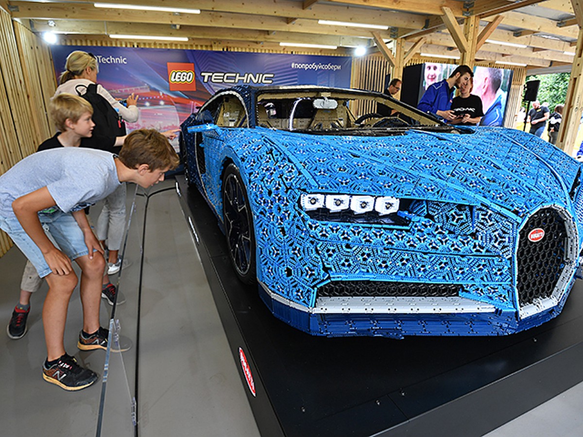 LEGO Bugatti Chiron парк Горького