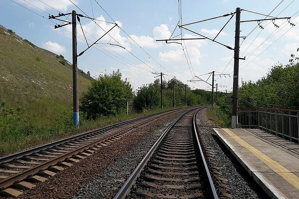 Задержка поездов РЖД: под Иркутском из-за камнепада на путях остановлены пять поездов.