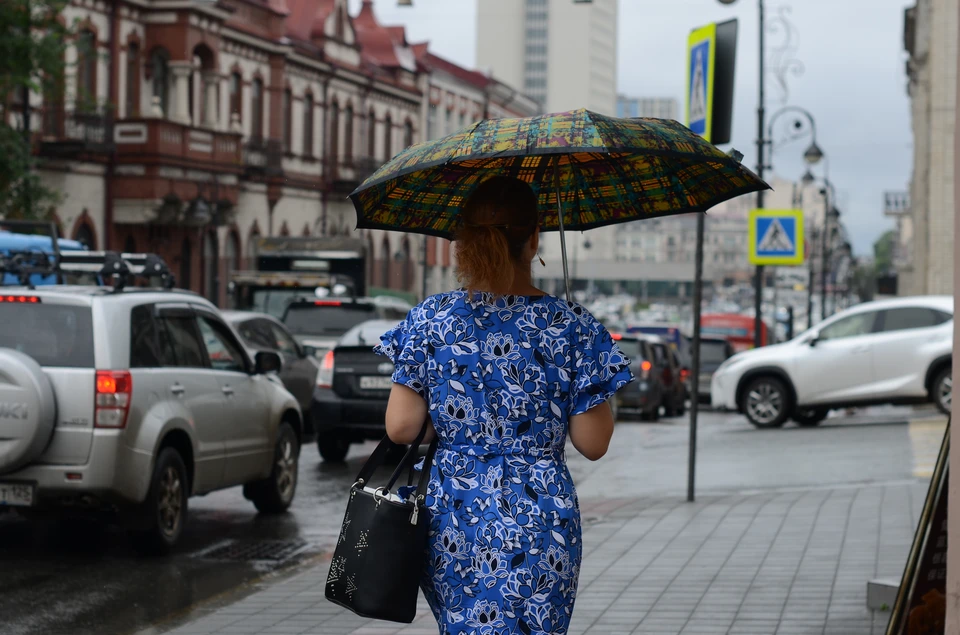 В каких местах дождь. Дождь в Краснодаре. Ливень и ветер в городе пасмурно. Ливень в Краснодаре 12 августа. Погода дождь простуда.