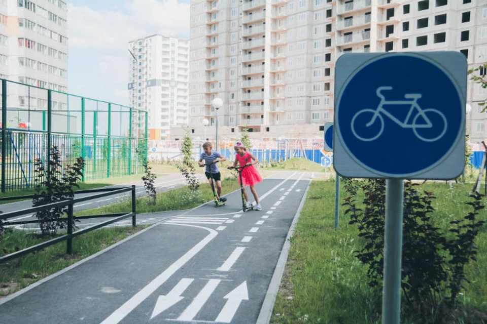 Велодорожки, детские и спортивные площадки, а также обилие зелени - все эти «мелочи» делают жизнь в ЖК «Новое Горелово» комфортной.