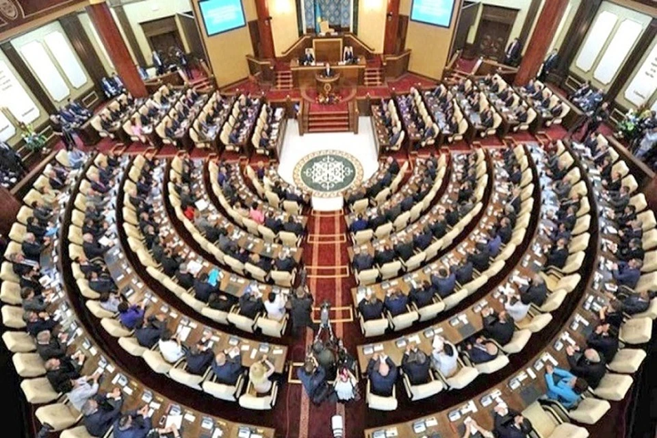 Из 360 депутатских мандатов 270 избирались по мажоритарным избирательным округам, 90 мандатов было выделено для общественных организаций и партий.