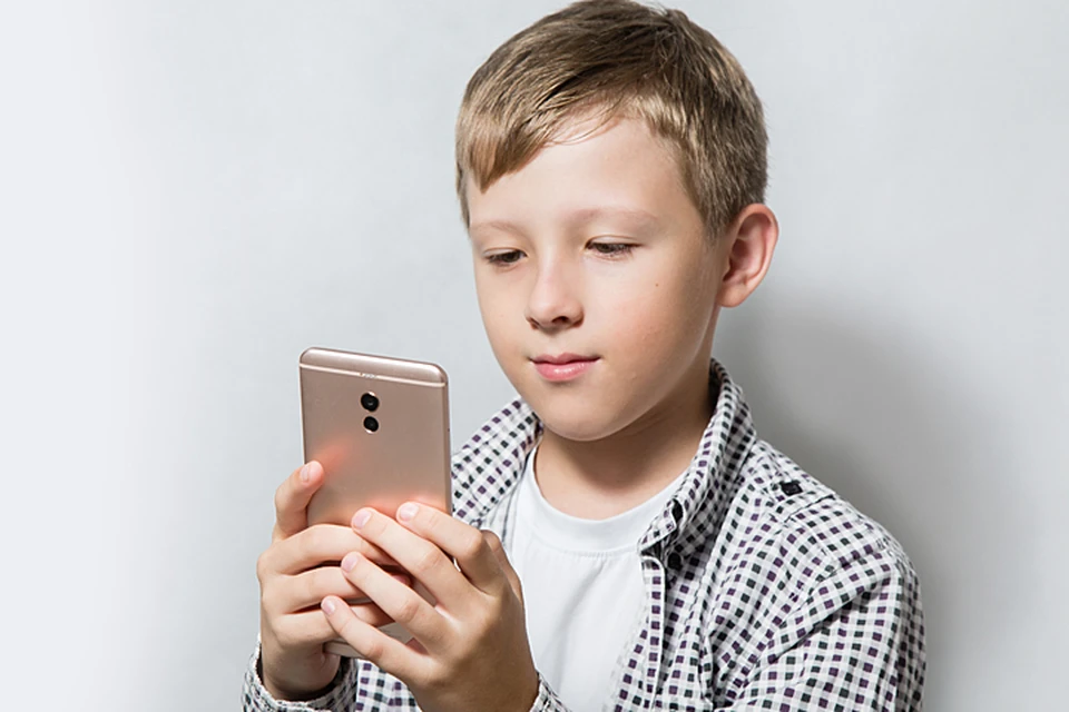 Одним из важных критериев в выборе смартфона для школьников 7-9 лет является цена
