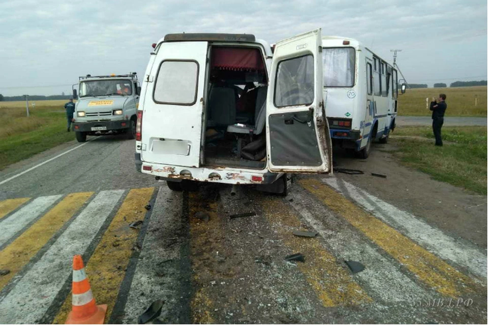 После ДТП автобуса с «Газелью» под Омском 6 человек попали в больницу