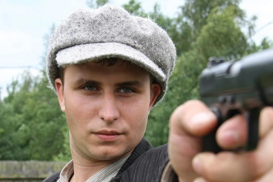 Актера Марка Коваля избили ночью на автобусной остановке.
