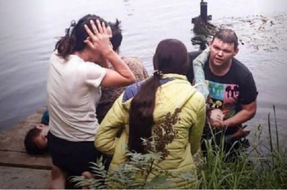 Артемий Челюбеев спас мальчика и девочку, вытащив их из воды