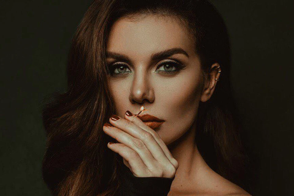 Анна Седокова признается, что не считает себя актрисой, и очень волновалась перед выходом на сцену. Фото: instagram шоу "Фальш"