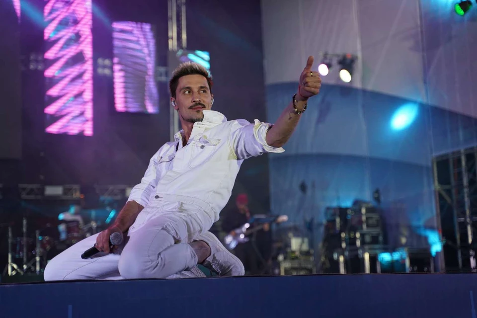 Хедлайнер праздника Дима Билан показал эро-танцы в День города 2019 в Самаре