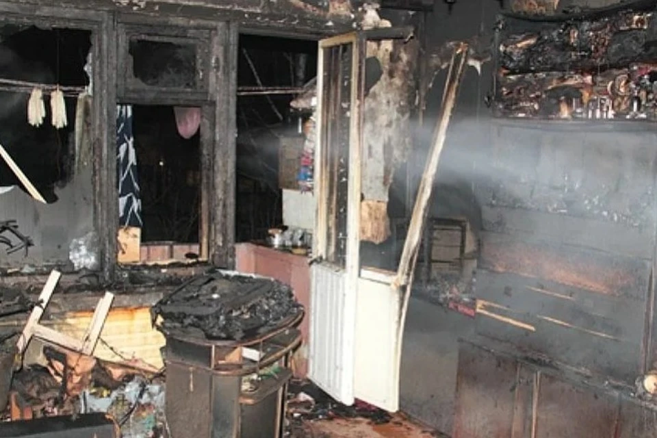 Пожар после потопа: огонь уничтожил квартиру новокузнецкой семьи. ФОТО: Марина Суслова.