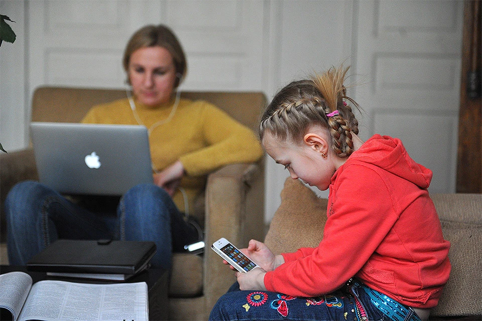 В Соединенных Штатах и в Австралии исследования ученых показали: у детей, которые активно пользуются интернетом, успеваемость выше, чем у их сверстников.