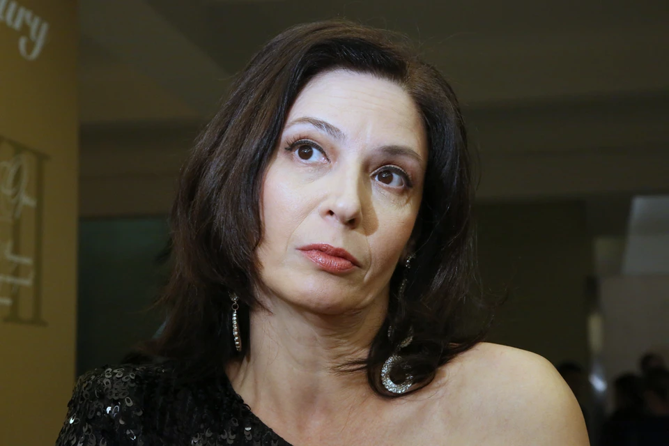 Актриса Лидия Вележева, которая зрителям известна по роли в сериалам «Воровка», «Идиот» и «Убойная сила-6», не вылетела на гастроли в Тель-Авив, устроив скандал прямо перед взлетом.