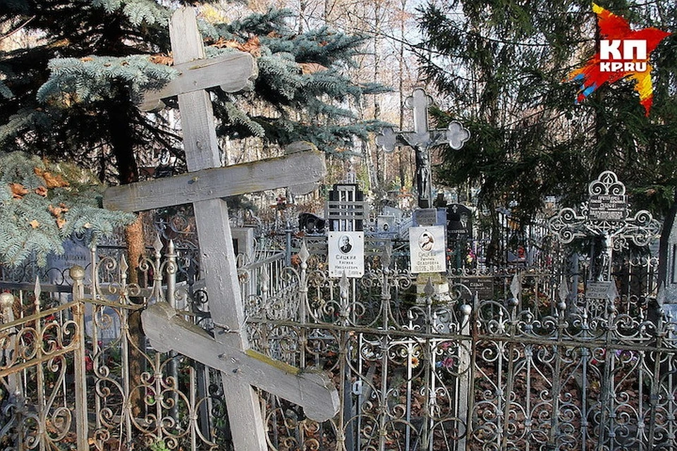 Самым известным кладбищенским приведением является призрак миллионера и мецената Николая Бугрова.