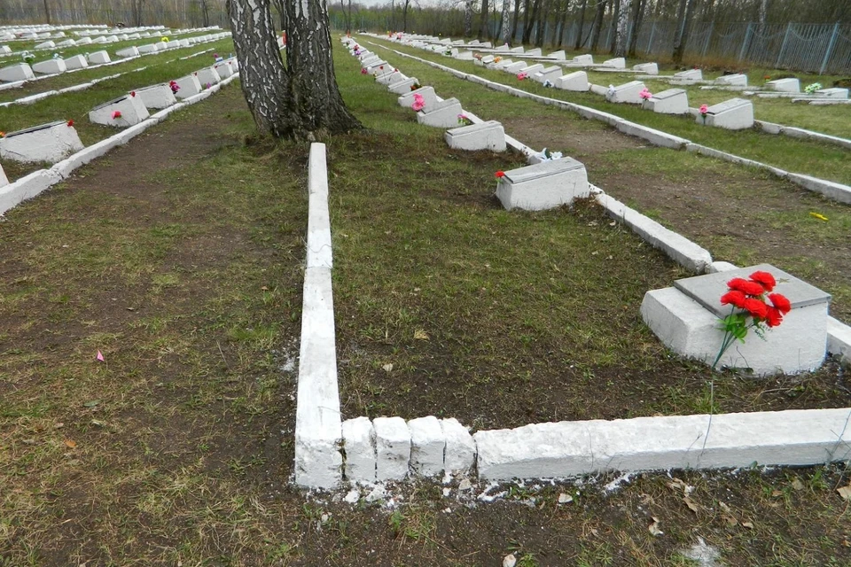 Сейчас на металлических памятниках выбиты имена 352 солдат, нашедших покой в башкирской земле.