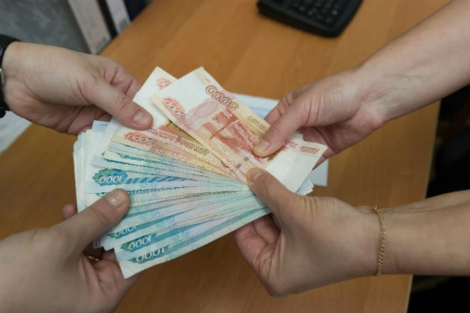 Следователь из Усолья-Сибирского отправится в колонию за взятку в 50 тысяч рублей