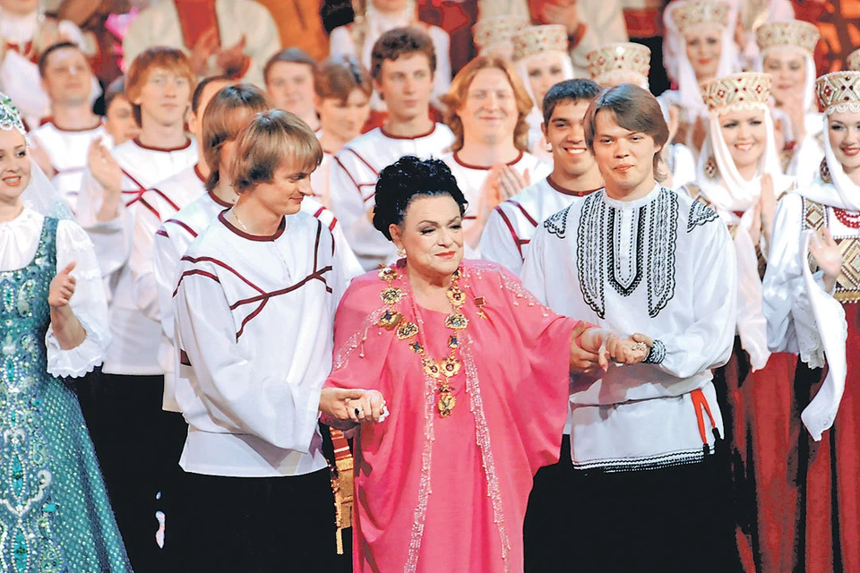 Людмила Георгиевна во время съемок фильма-концерта к своему 80-летию. Съемки шли 27 мая 2009 года, а уже 1 июля певица умерла.