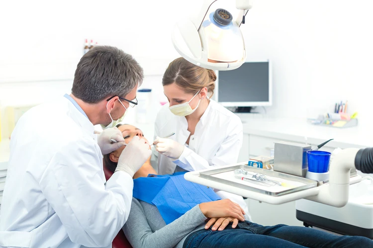 Имплантация зубов по технологии All-on-4
