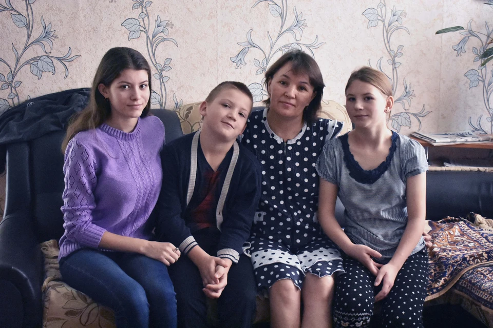 Екатерина Громова с детьми - Наташей, Алешей и Аленой