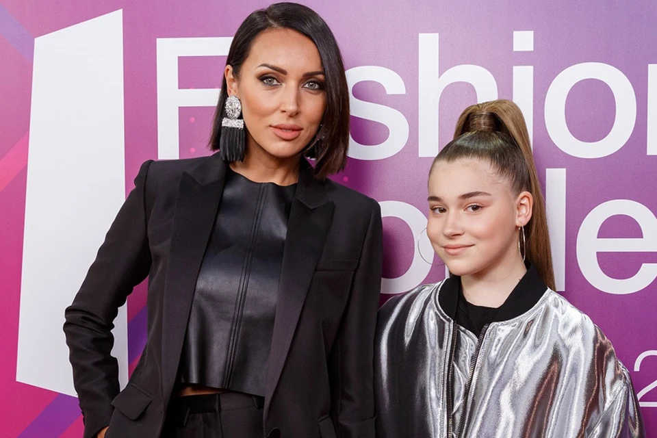 Алсу с дочкой Микеллой. Фото: пресс-служба Fashion People Awards Kids 2019