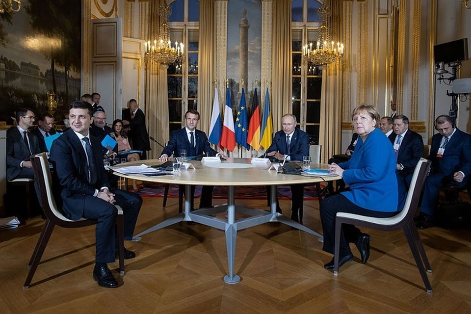 Участники саммита в Париже выступили за внесение изменений в Конституцию Украины
