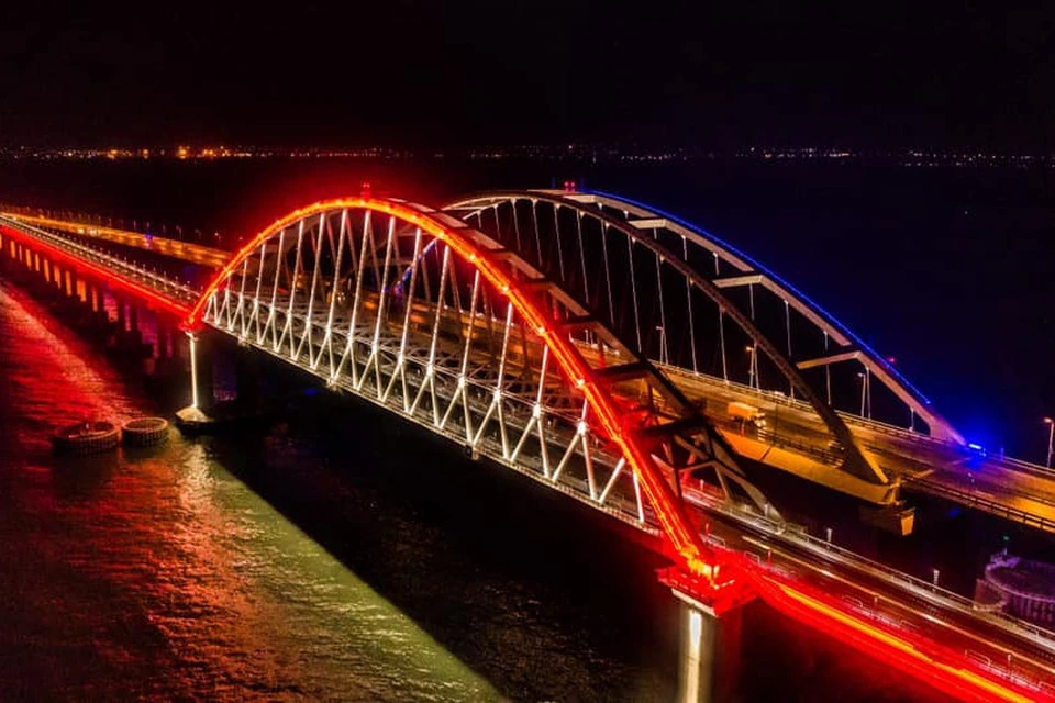 Встретить 2020 год на Крымском мосту - отличная идея для новогодней ночи. Фото:Tavria/facebook