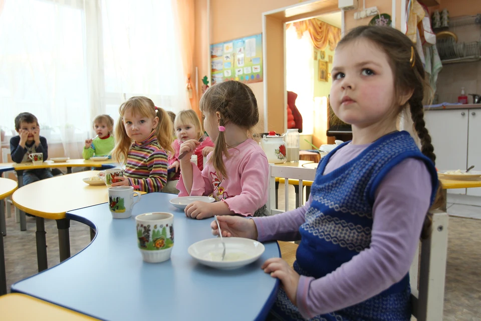 Дети могли отравиться во время приема пищи.