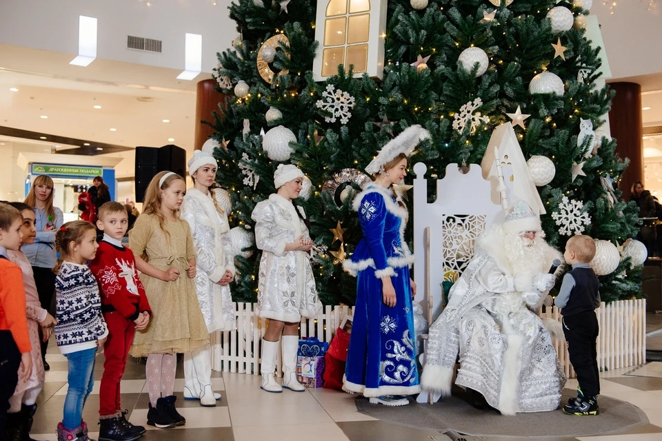 Дед Мороз и Снегурочка - главные герои праздника. Фото предоставлено организаторами