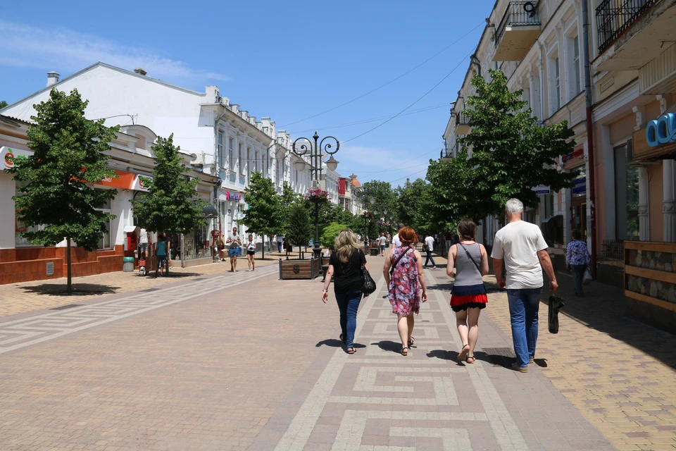 Из Симферополя можно легко добраться в любую точку Крыма, да и в столице есть, что посмотреть