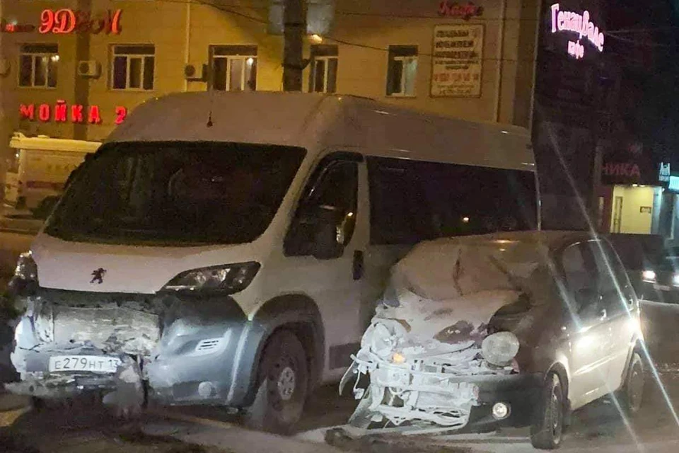 Оба автомобиля потеряли "лицо".